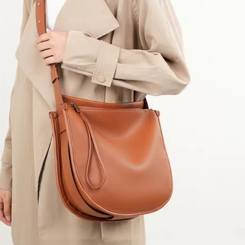 Bolsa de Ombro Hobo em Couro